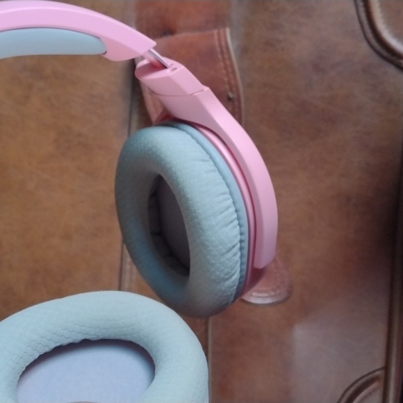 Pink Razer Barracuda WirelessGaming& Mobile Headphones NWOT - Picture 3 of 3